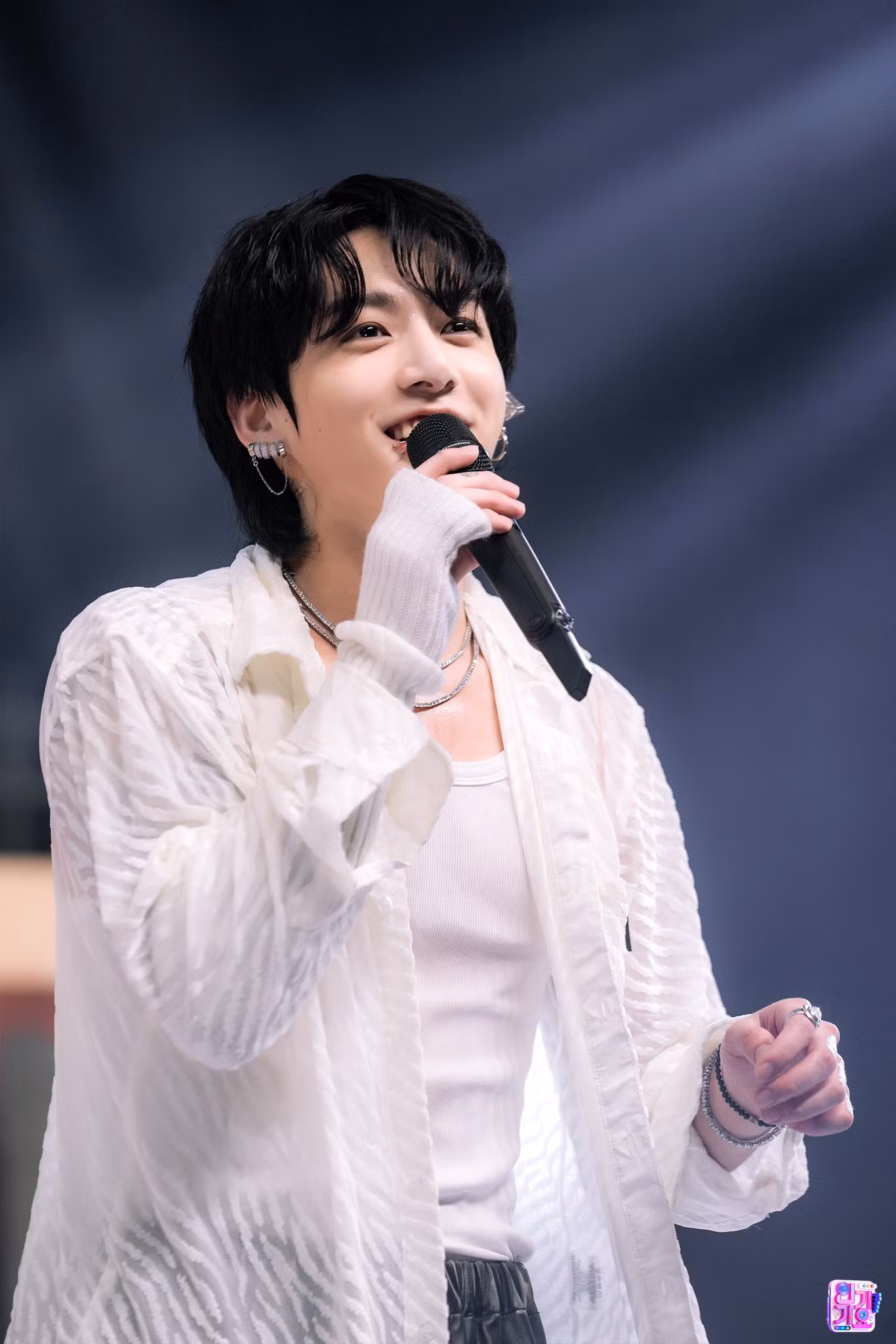 Dù biết em út BTS sớm đã nằm vùng trên "Tóp Tóp" nhưng người hâm mộ vẫn không đỡ được tình huống dở khóc dở cười này.