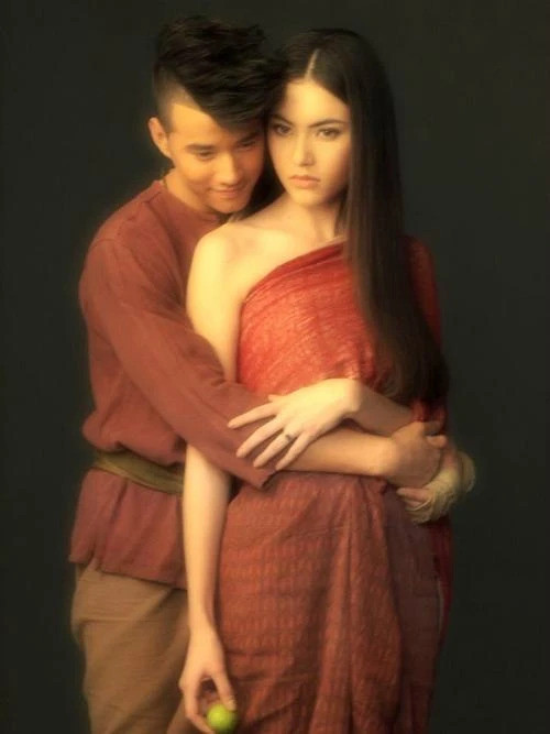 Năm 2013, Mai Davika từng gây thương nhớ trên toàn châu Á với vai nàng Mae Nak xinh đẹp trong Tình Người Duyên Ma. Năm 2013, Mai Davika từng gây thương nhớ trên toàn châu Á với vai nàng Mae Nak xinh đẹp trong Tình Người Duyên Ma.