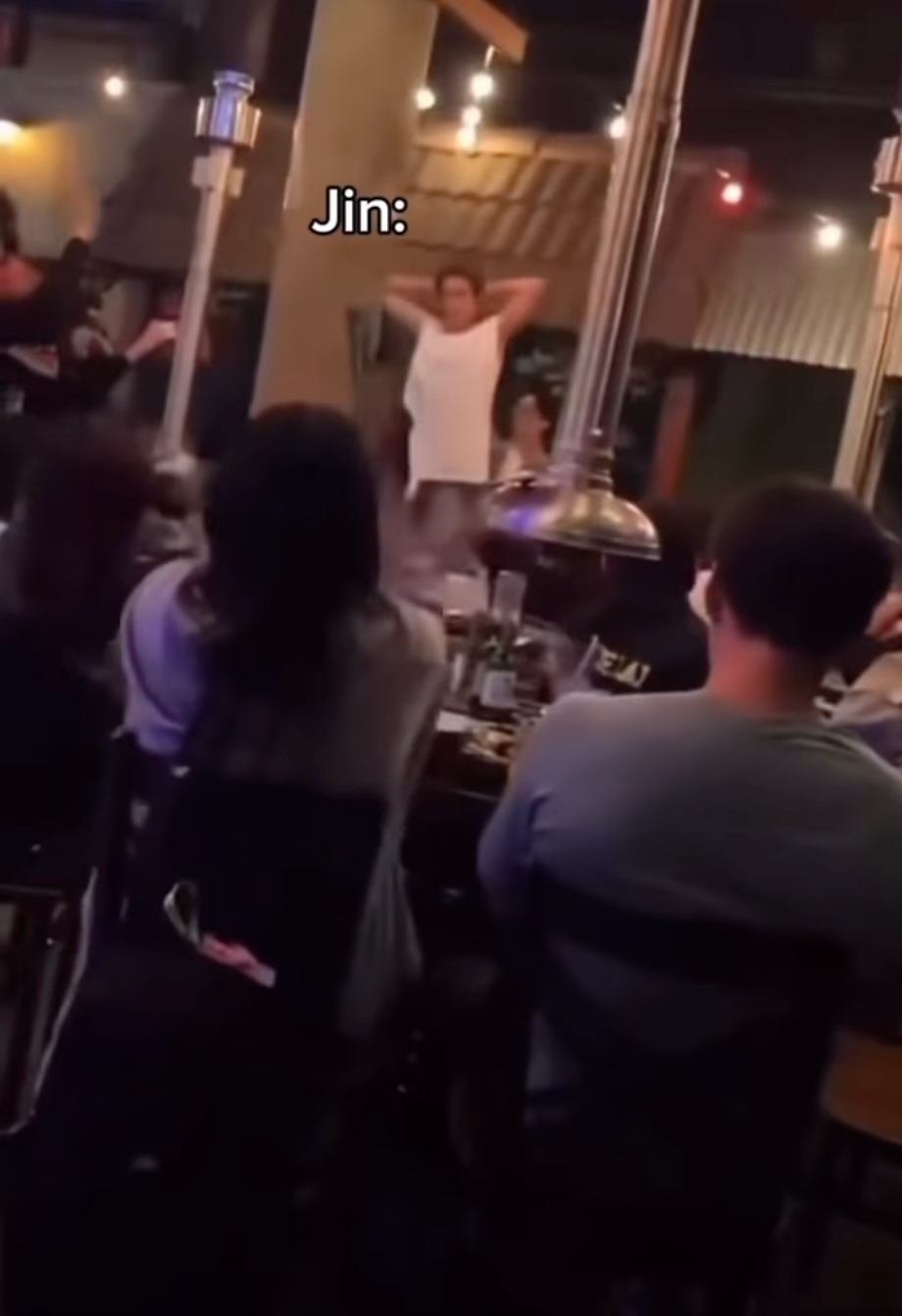 Xem cách anh cả Jin thuộc lòng từng động tác nhảy thì chắc hẳn đã xem mòn các viral clip trên &quot;Tóp Tóp&quot; trước đó rồi đây.