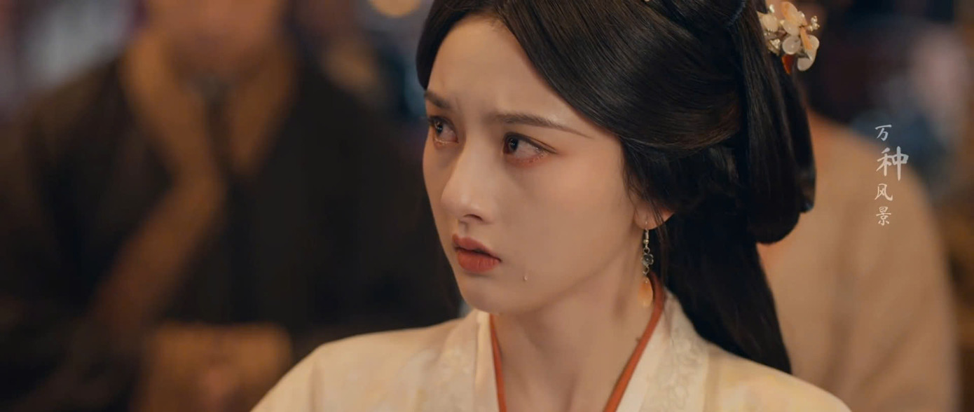 Kiều Man lần đầu tiên bị bối rối đến mức phát khóc. Nàng không tin người của Kiều gia giở trò, cũng không hiểu chuyện gì đang xảy ra. Kiều Man lần đầu tiên bị bối rối đến mức phát khóc. Nàng không tin người của Kiều gia giở trò, cũng không hiểu chuyện gì đang xảy ra.