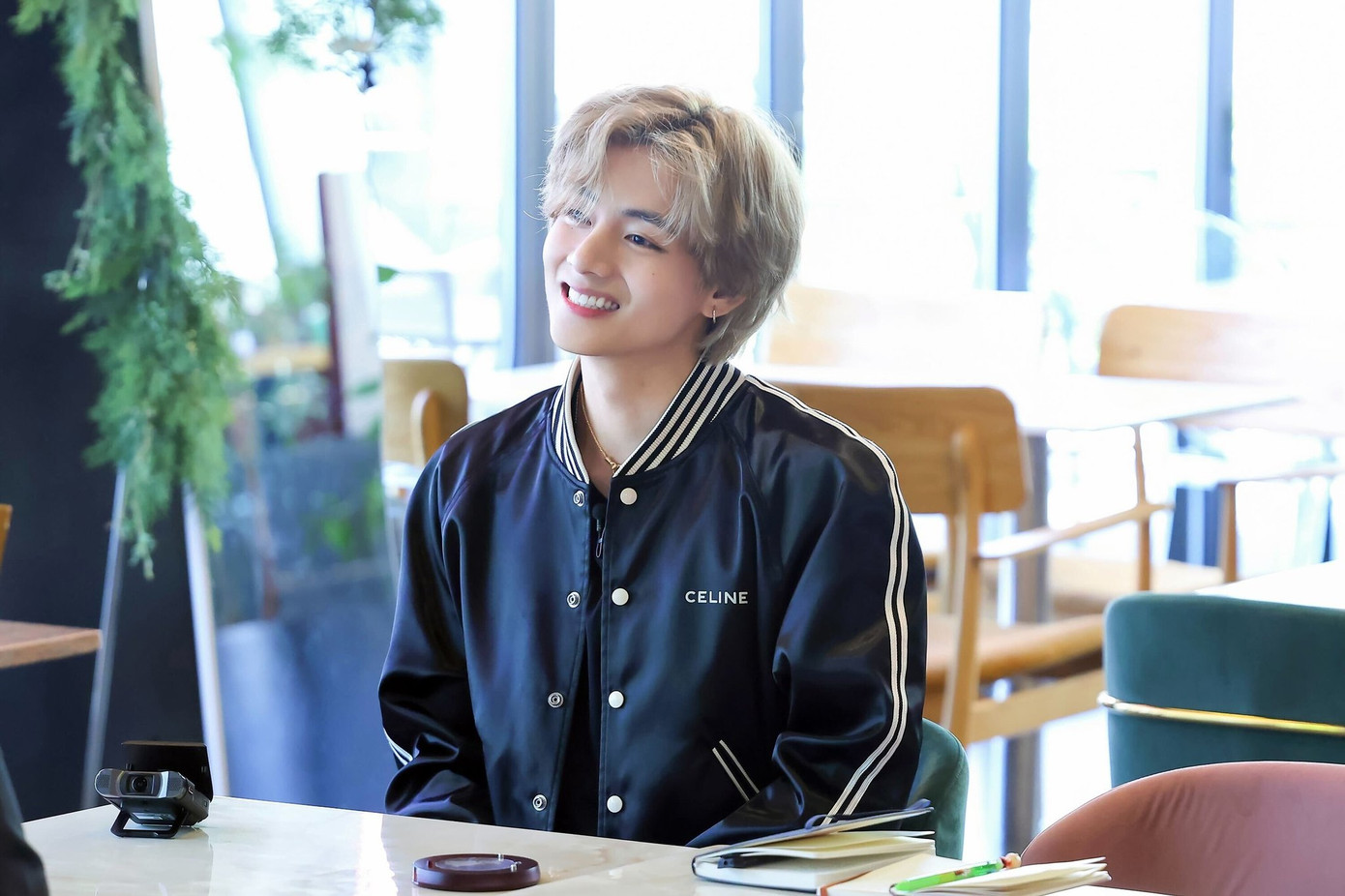 Dingo Story là chương trình mà nghệ sĩ sẽ trải qua một ngày cùng người hâm mộ, lắng nghe ước mơ của họ. Dingo Story là chương trình mà nghệ sĩ sẽ trải qua một ngày cùng người hâm mộ, lắng nghe ước mơ của họ.