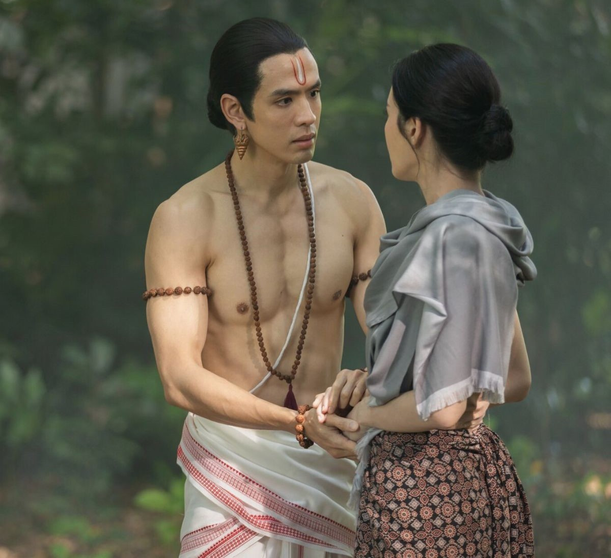 Jinda có mối tình vụng trộm cùng Worawongsathirat. Jinda có mối tình vụng trộm cùng Worawongsathirat.