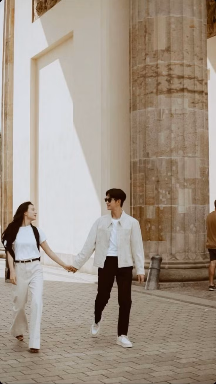 Khán giả mong đợi những cảnh dài hơn của khoảng thời gian Baek - Hong có tuần trăng mật tại Đức. Những đoạn phim rò rỉ này từng "gây sốt" ngay trước cả khi phim lên sóng. Khán giả mong đợi những cảnh dài hơn của khoảng thời gian Baek - Hong có tuần trăng mật tại Đức. Những đoạn phim rò rỉ này từng "gây sốt" ngay trước cả khi phim lên sóng.