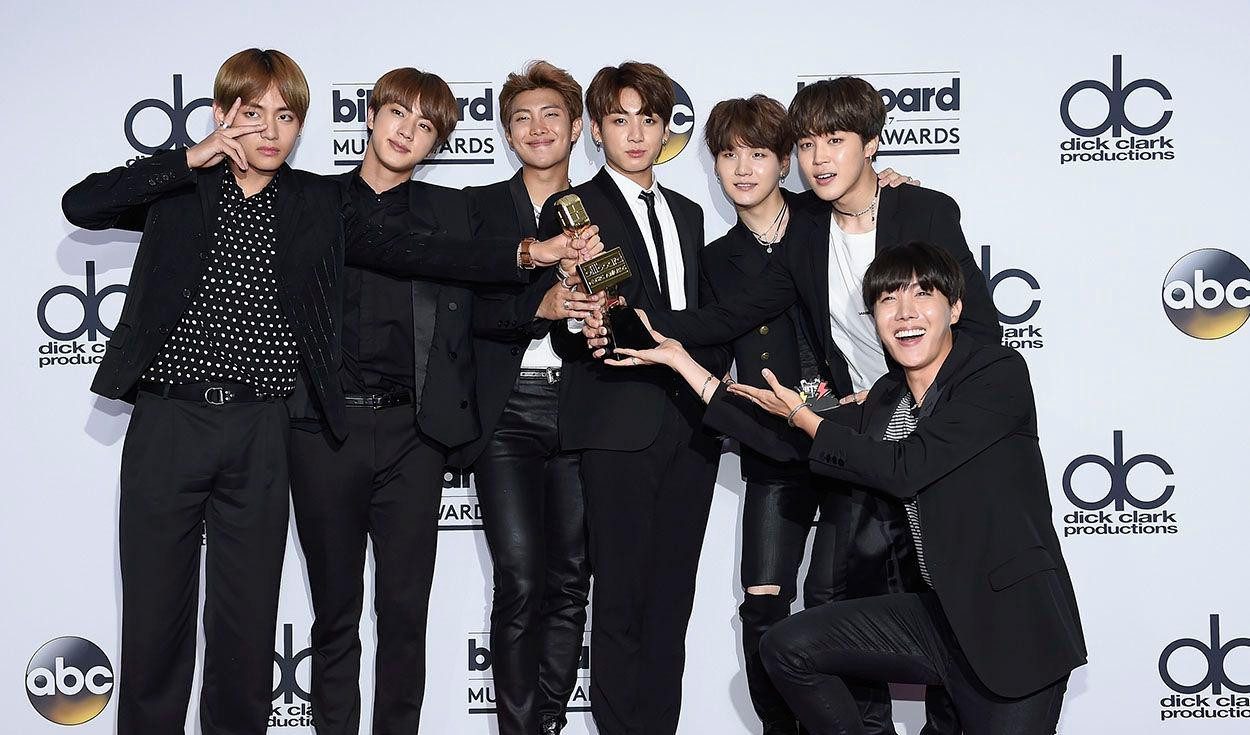 BTS thẳng giải BBMAs đầu tiên với hạng mục Top Social Artist. BTS thẳng giải BBMAs đầu tiên với hạng mục Top Social Artist.