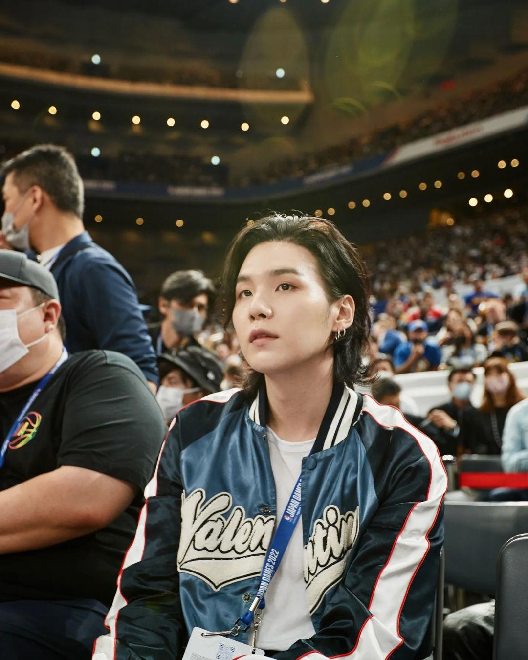 SUGA tại NBA Japan Games. SUGA tại NBA Japan Games.