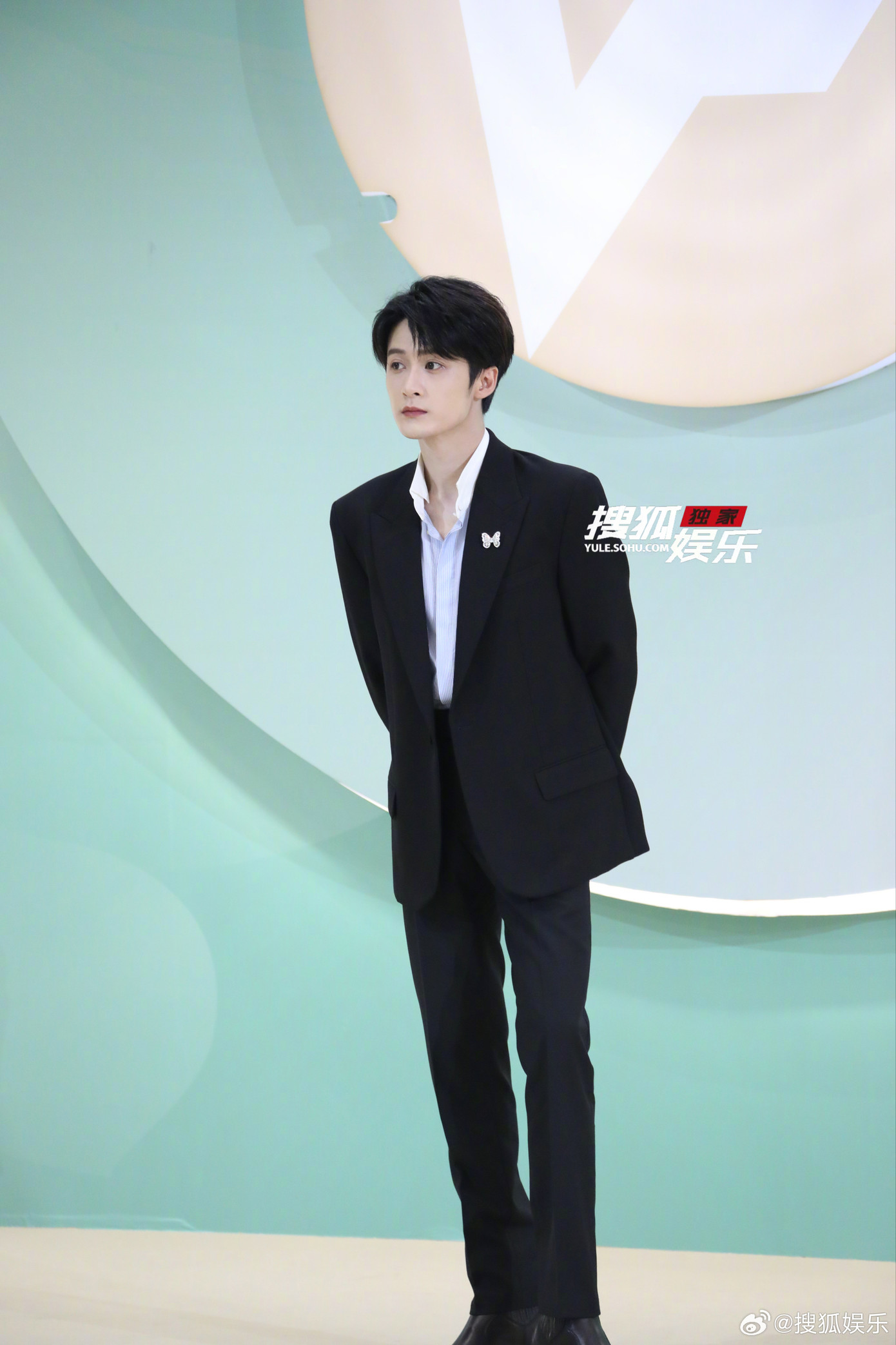 Đàn Kiện Thứ xuất hiện trên thảm đỏ với vai trò khách mời đặc biệt - Đại sứ quảng bá của Bạch Ngọc Lan lần thứ 30.