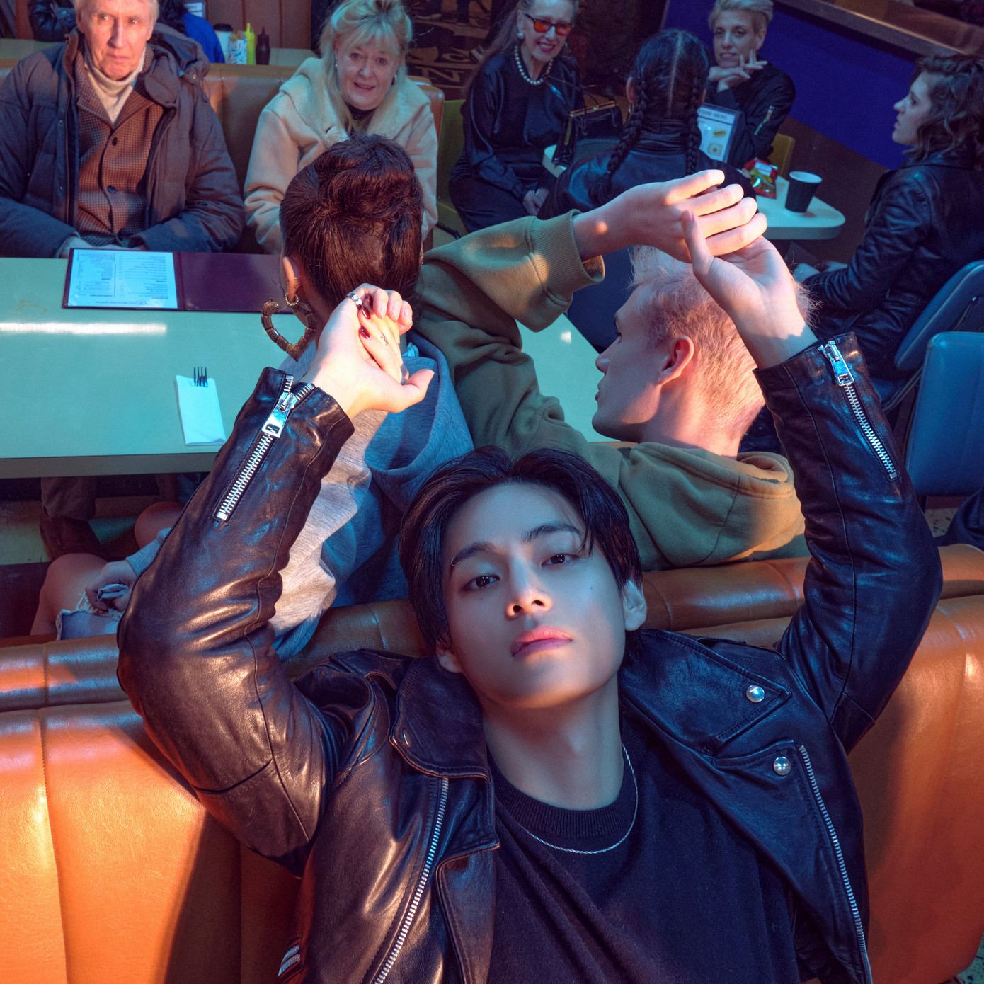 Bức ảnh mang tới sự hoài nghi về ý nghĩa ẩn chứa đằng sau.