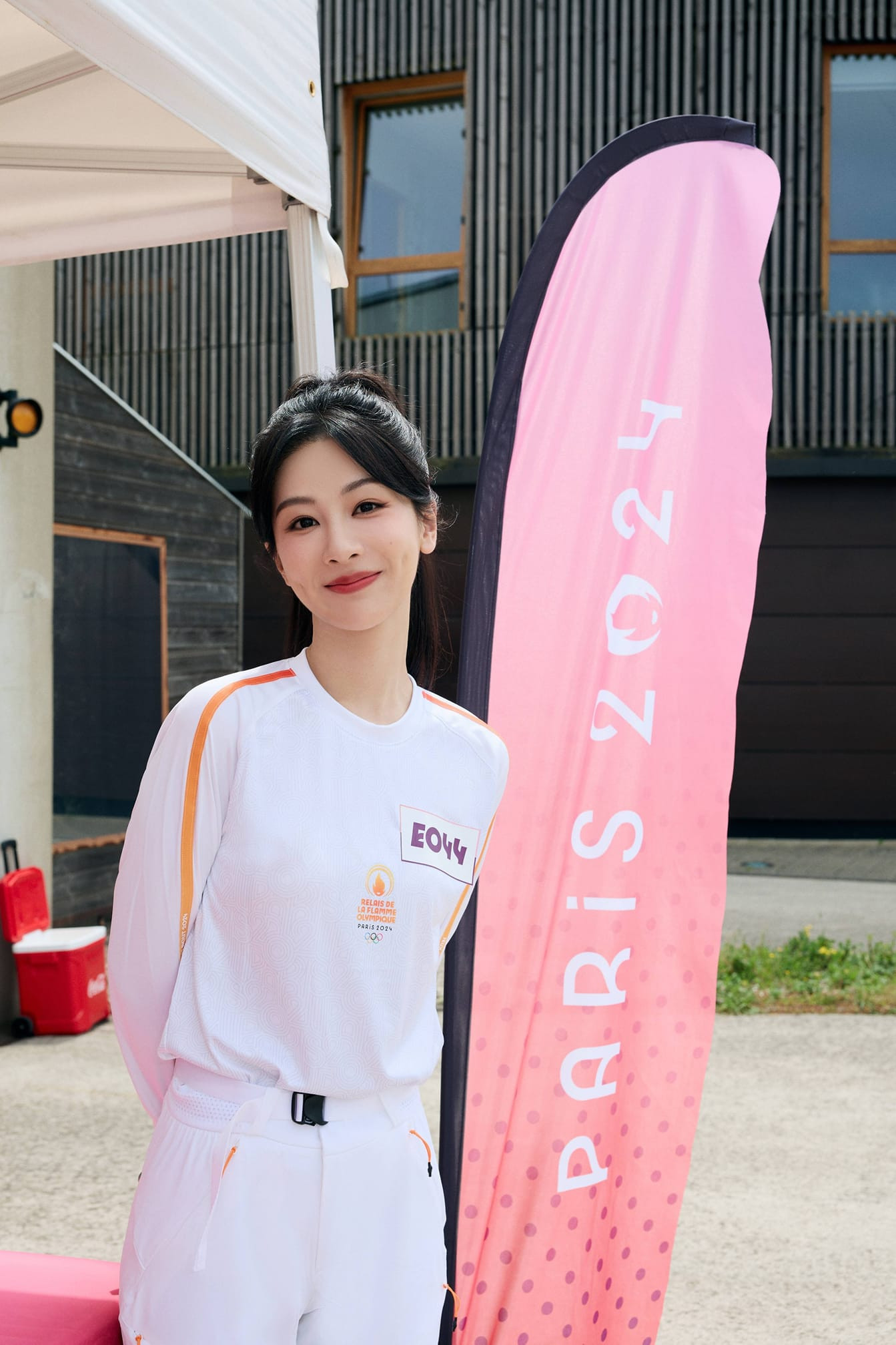 Người hâm mộ bày tỏ sự tự hào khi nhìn thấy thần tượng trong một cương vị và hình ảnh mới.