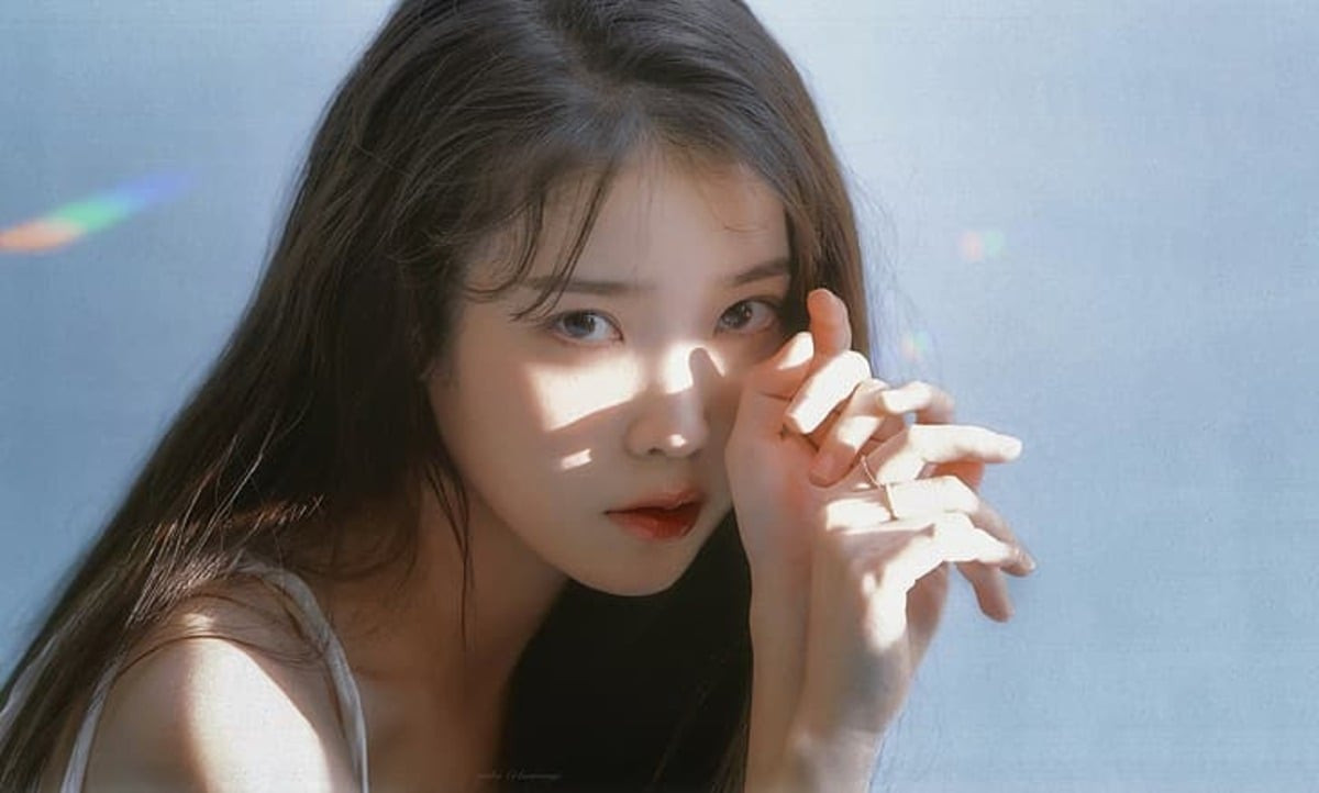 IU dự kiến tái xuất đường đua âm nhạc sau hơn 1 năm kể từ album Pieces phát hành. IU dự kiến tái xuất đường đua âm nhạc sau hơn 1 năm kể từ album Pieces phát hành.
