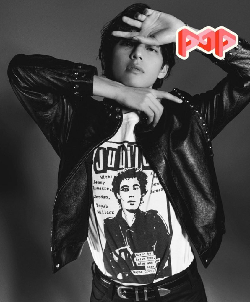 Pop Mag gọi V là The most fashionable man in Asia and the Biggest Pop Star in the World (Người đàn ông thời trang nhất châu Á và ngôi sao nhạc Pop khủng nhất thế giới).