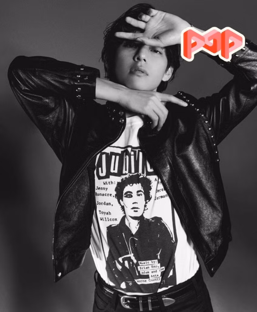 Pop Mag gọi V là The most fashionable man in Asia and the Biggest Pop Star in the World (Người đàn ông thời trang nhất châu Á và ngôi sao nhạc Pop khủng nhất thế giới).