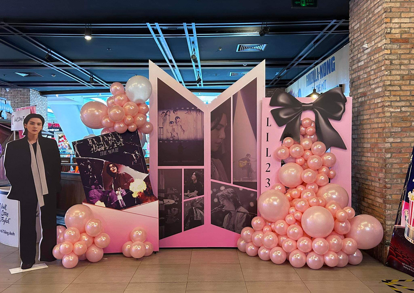 Từ Hà Nội cho tới TP.HCM, V-ARMY đã tổ chức nhiều sự kiện công chiếu quy mô đầy đầu tư. Ảnh: Lil23r’meow - From SHINE BTSVN.