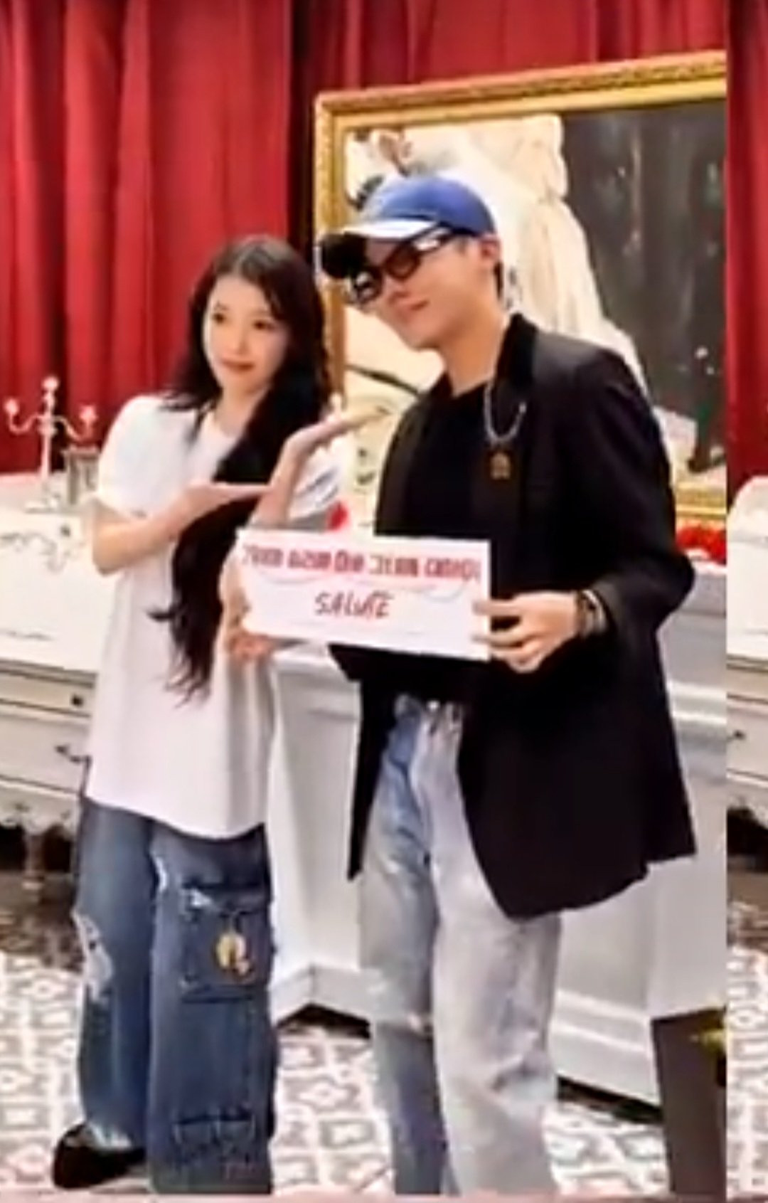 "Thánh ngoại giao" K-Pop vui vẻ trò chuyện và chụp ảnh ở hậu trường cùng IU. j-hope hiện đang bước vào giai đoạn tập luyện cuối cùng trước khi xuất ngũ vào ngày 17/10 tới đây. "Thánh ngoại giao" K-Pop vui vẻ trò chuyện và chụp ảnh ở hậu trường cùng IU. j-hope hiện đang bước vào giai đoạn tập luyện cuối cùng trước khi xuất ngũ vào ngày 17/10 tới đây.