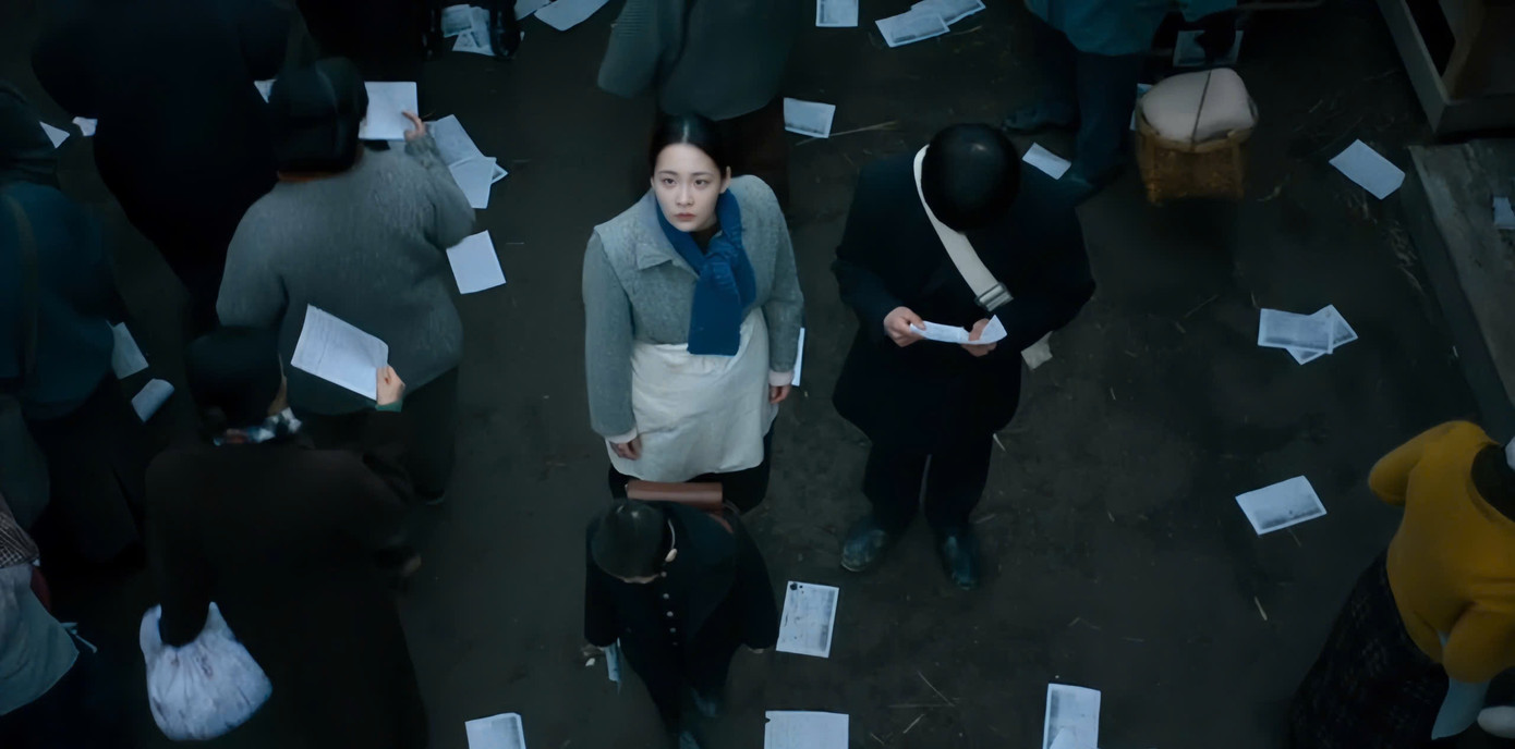 Không khí căng thẳng thời chiến loạn được mô tả với việc phi cơ Mỹ lũ lượt kéo đến, thả tờ rơi yêu cầu người Nhật phải cầu xin Nhật Hoàng đầu hàng. Ánh mắt sợ hãi lẫn lo lắng của Kim Min Ha trước thời cuộc được khán giả đánh giá cao. Không khí căng thẳng thời chiến loạn được mô tả với việc phi cơ Mỹ lũ lượt kéo đến, thả tờ rơi yêu cầu người Nhật phải cầu xin Nhật Hoàng đầu hàng. Ánh mắt sợ hãi lẫn lo lắng của Kim Min Ha trước thời cuộc được khán giả đánh giá cao.