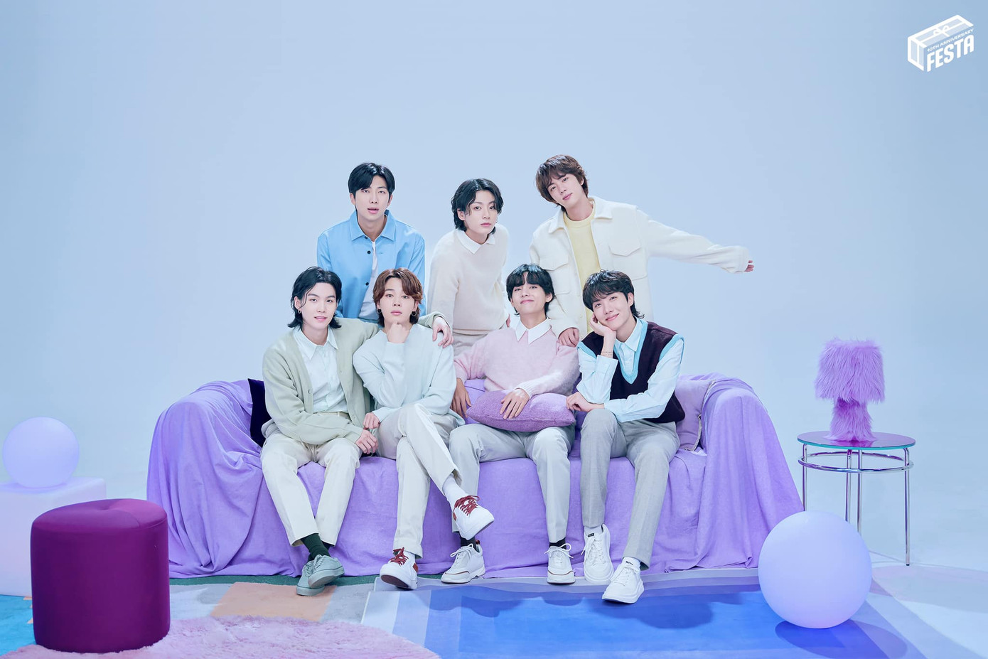 BTS và ARMY đang có một mùa FESTA kỷ niệm 10 năm ra mắt hoành tráng chưa từng có.