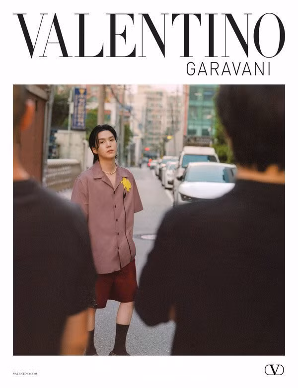 Nam rapper cũng chính là gương mặt đại diện quảng bá cho chiến dịch Maison Valentino Essentials vào tháng 1/2023.