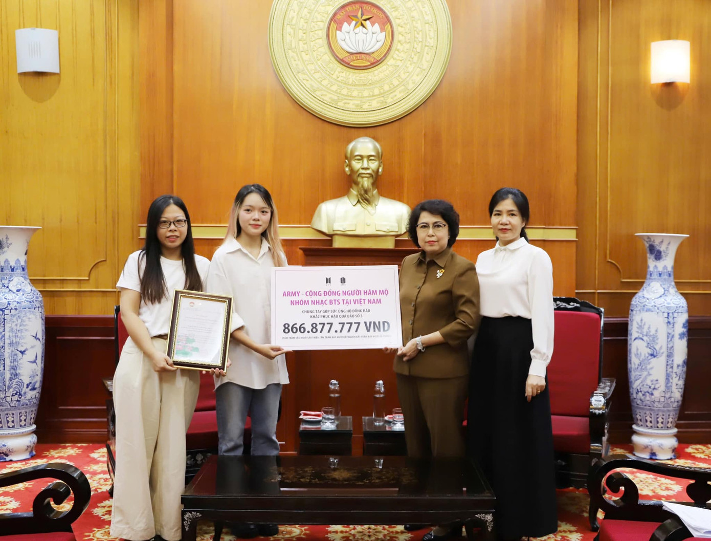MTTQ Việt Nam trao tặng bằng khen cho cộng đồng người hâm mộ BTS tại Việt Nam. MTTQ Việt Nam trao tặng bằng khen cho cộng đồng người hâm mộ BTS tại Việt Nam.
