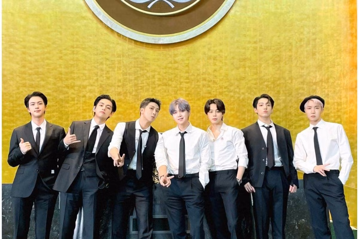 Sau bài phát biểu, BTS đã có màn biểu diễn ca khúc Permission To Dance ngay tại trụ sở Liên Hợp Quốc. Nhóm cũng là nghệ sĩ Hàn đầu tiên được biểu diễn tại đây. Sau bài phát biểu, BTS đã có màn biểu diễn ca khúc Permission To Dance ngay tại trụ sở Liên Hợp Quốc. Nhóm cũng là nghệ sĩ Hàn đầu tiên được biểu diễn tại đây.