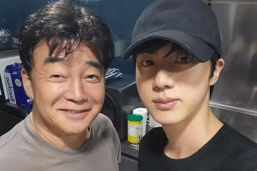 Jin BTS và đầu bếp Baek Jong Won trở nên thân thiết sau show thực tế năm 2022.