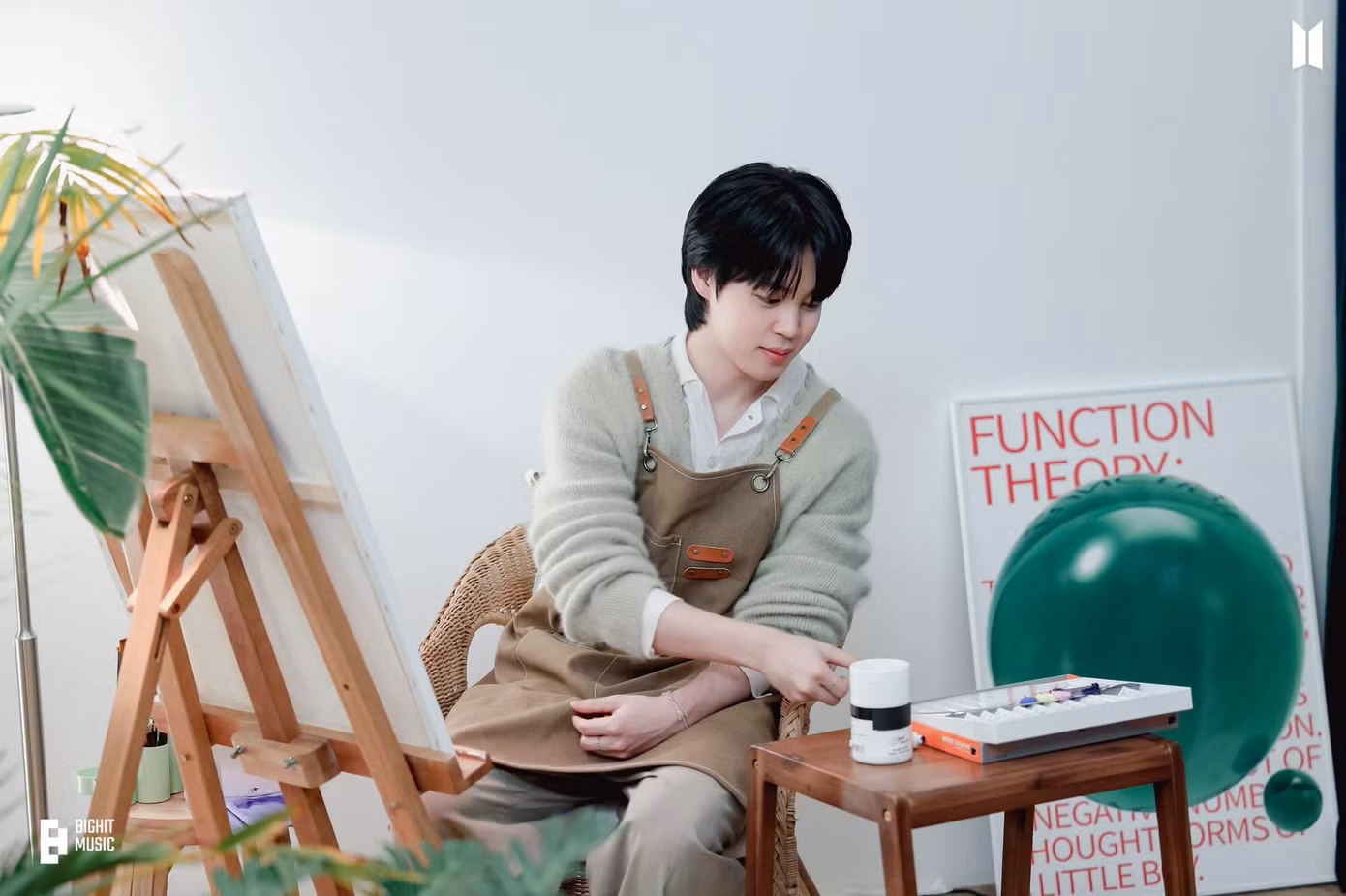 Jimin kín tiếng trong việc quyên góp càng làm tăng thêm sự ấm áp.