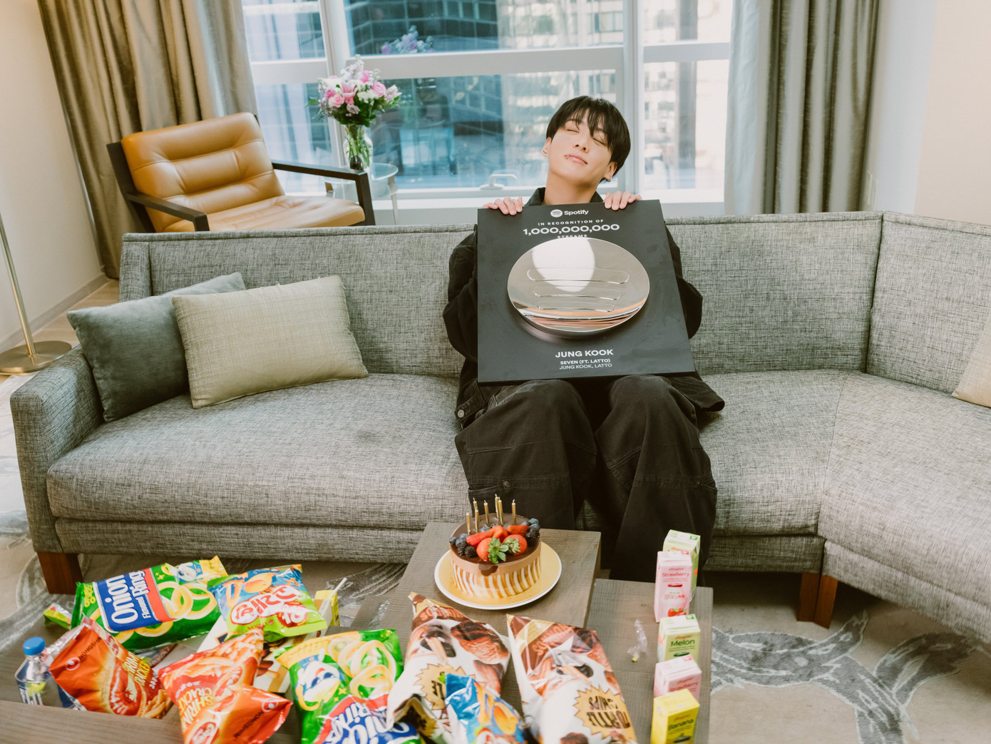 Seven vượt 1 tỷ lượt stream sau 108 ngày, ghi nhận kỷ lục ca khúc đạt cột mốc này nhanh nhất lịch sử Spotify. Seven vượt 1 tỷ lượt stream sau 108 ngày, ghi nhận kỷ lục ca khúc đạt cột mốc này nhanh nhất lịch sử Spotify.