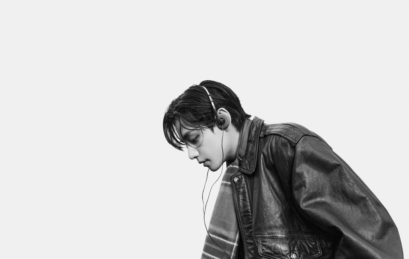 Những bức ảnh concept đầu tiên được tung ra ngay lập tức làm chao đảo cộng đồng fan. Những bức ảnh concept đầu tiên được tung ra ngay lập tức làm chao đảo cộng đồng fan.