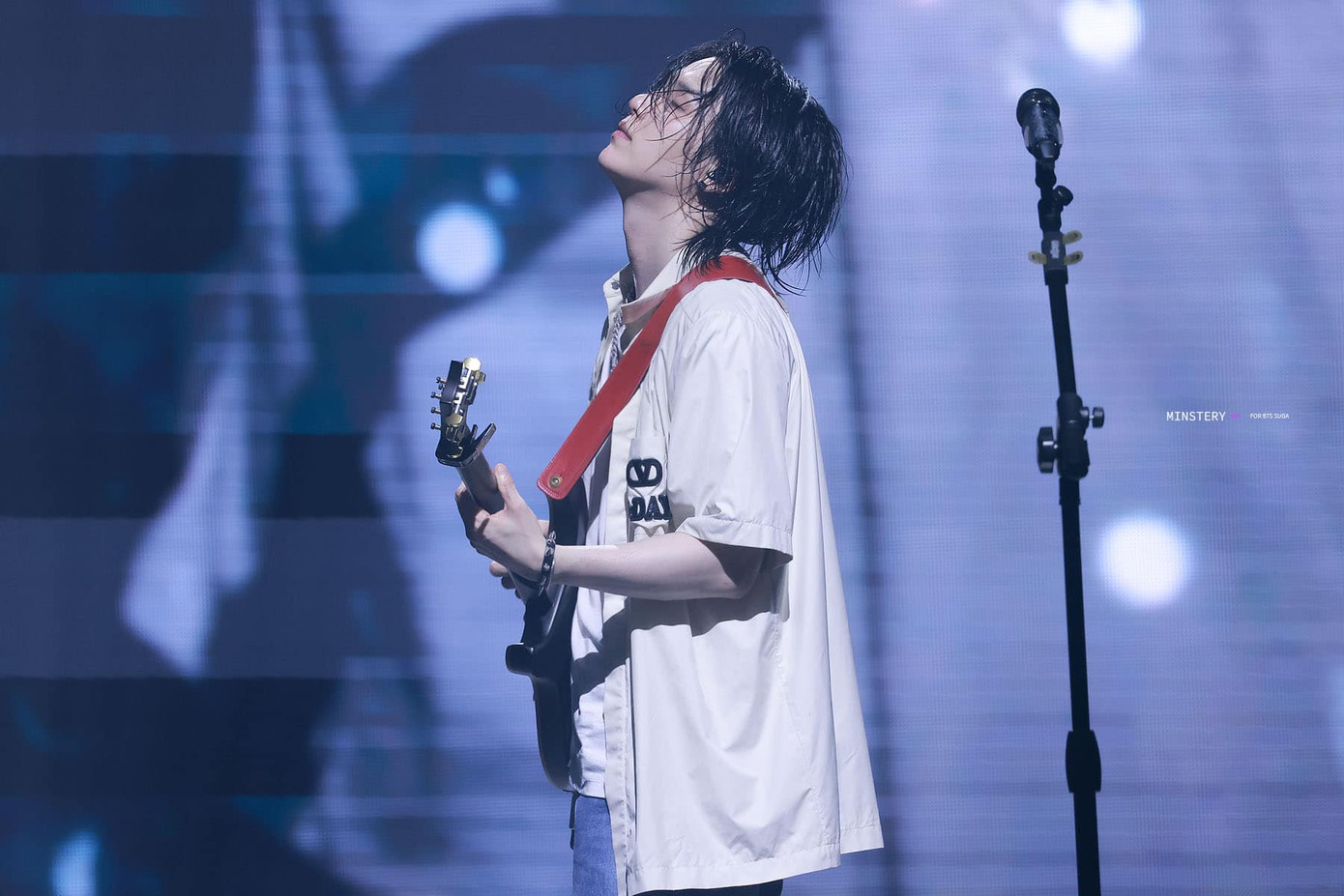 SUGA đã vi phạm luật giao thông của Hàn Quốc. Nhưng xét tới hành vi của anh, đối chiếu với những trường hợp vi phạm trước, nhiều khả năng nam rapper sẽ chỉ bị phạt hành chính. SUGA đã vi phạm luật giao thông của Hàn Quốc. Nhưng xét tới hành vi của anh, đối chiếu với những trường hợp vi phạm trước, nhiều khả năng nam rapper sẽ chỉ bị phạt hành chính.