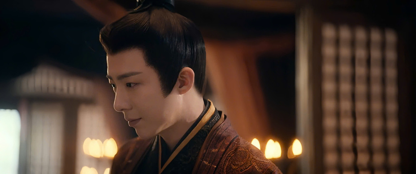 Ở phía ngược lại, Kiều Man tỏ rõ tin tưởng vào quyết định của chúa công, còn vô tình gọi "phu quân" khiến chàng hớn hở không giấu được. Ở phía ngược lại, Kiều Man tỏ rõ tin tưởng vào quyết định của chúa công, còn vô tình gọi "phu quân" khiến chàng hớn hở không giấu được.