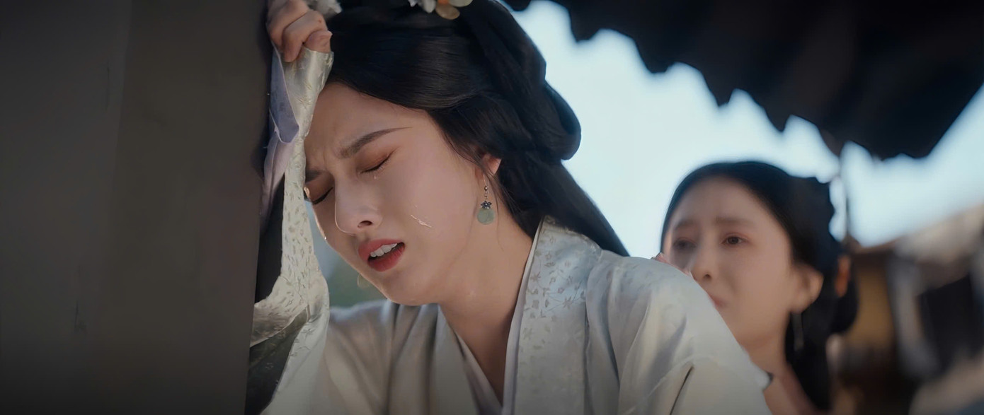 Càng áy náy, nàng càng quyết tâm giữ vững lời hứa viện binh cho chàng.