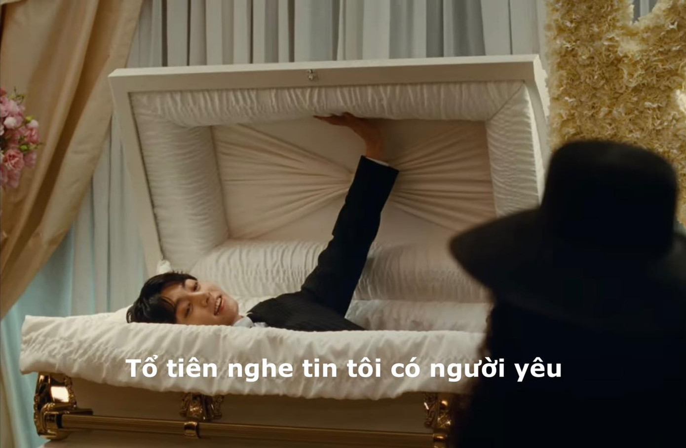 Một ngày đẹp trời bỗng bạn tuyên bố có người yêu sau những năm tưởng như vài thập kỷ cô đơn, khó tin đến mức tổ tiên cũng phải bật dậy xác nhận. - Ảnh: K Crush