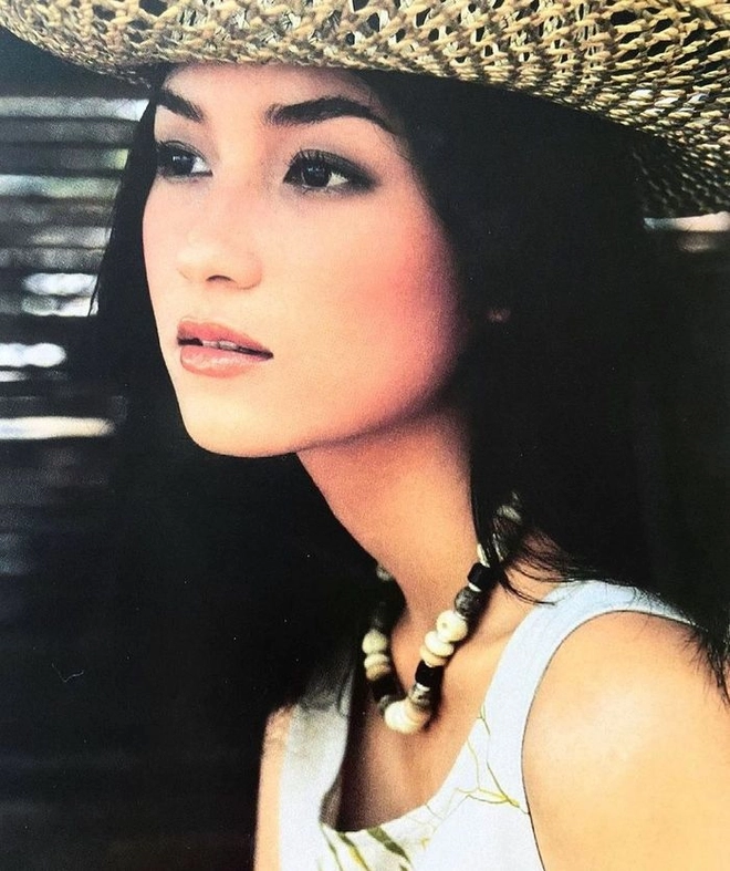 Ra mắt năm 1994 với vai trò người mẫu, Bee nhanh chóng trở thành hiện tượng của làng mẫu Thái nhờ vẻ ngoài ấn tượng, "đẹp lạ" tựa như con lai.