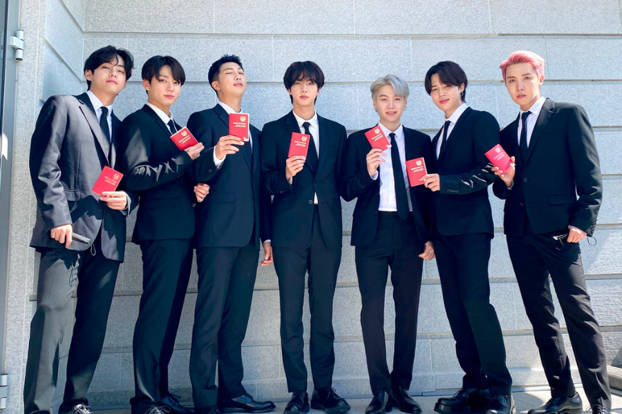 "Chẳng có nhiều nhưng vẫn muốn cho đi, đó chính là tinh thần lá lành đùm lá rách, lá rách ít đùm lá rách nhiều của con người Việt Nam chúng mình", Tô kể lại với cảm xúc đầy tự hào. "Chẳng có nhiều nhưng vẫn muốn cho đi, đó chính là tinh thần lá lành đùm lá rách, lá rách ít đùm lá rách nhiều của con người Việt Nam chúng mình", Tô kể lại với cảm xúc đầy tự hào.