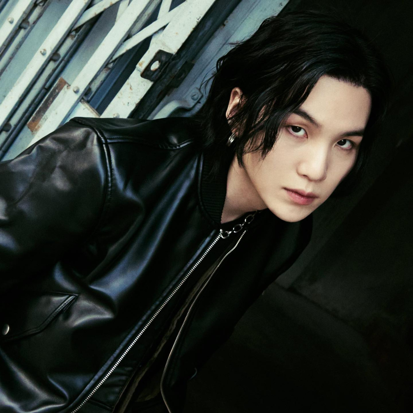 Sử dụng câu chuyện đời mình, SUGA giải thích rõ tự do và thờ ơ với những điều đã xảy ra là hai khái niệm hoàn toàn khác nhau. Sử dụng câu chuyện đời mình, SUGA giải thích rõ tự do và thờ ơ với những điều đã xảy ra là hai khái niệm hoàn toàn khác nhau.