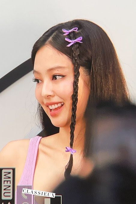 Nhân vật chính của sự kiện toả sáng với visual lung linh. - Ảnh: Twitter @CLASSIEUXforJEN Nhân vật chính của sự kiện toả sáng với visual lung linh. - Ảnh: Twitter @CLASSIEUXforJEN