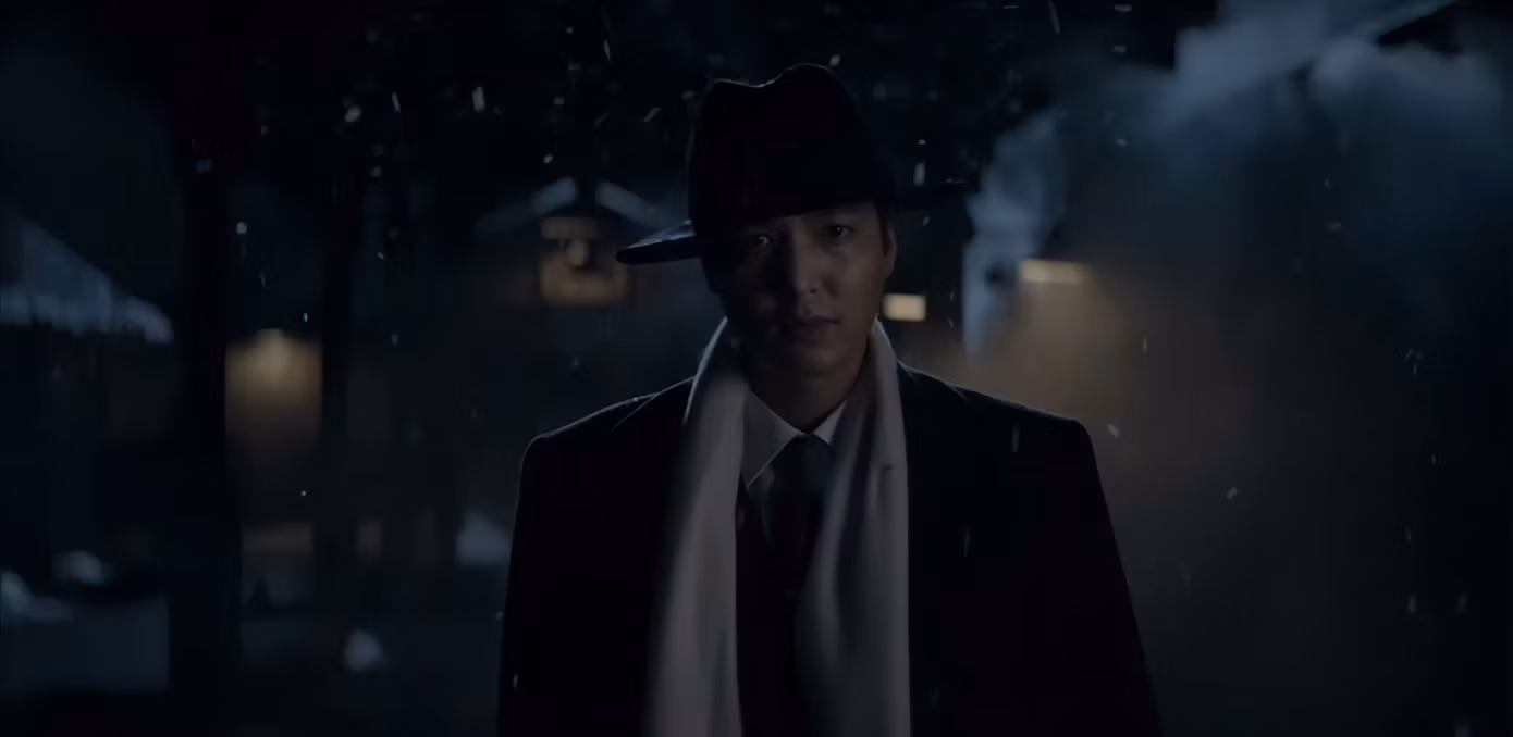 Koh Hansu (Lee Min Ho) xuất hiện ngay từ những giây đầu tiên của mùa 2, cho thấy anh tiếp tục là một trong những nhân vật then chốt đối với gia đình Sunja. Koh Hansu (Lee Min Ho) xuất hiện ngay từ những giây đầu tiên của mùa 2, cho thấy anh tiếp tục là một trong những nhân vật then chốt đối với gia đình Sunja.