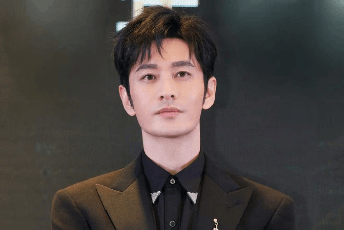 Huỳnh Hiểu Minh là một trong những sao nam "đắt giá" nhất màn ảnh Hoa Ngữ. Việc công khai tài sản một cách chi tiết có thể khiến anh gặp nhiều rắc rối. Huỳnh Hiểu Minh là một trong những sao nam "đắt giá" nhất màn ảnh Hoa Ngữ. Việc công khai tài sản một cách chi tiết có thể khiến anh gặp nhiều rắc rối.