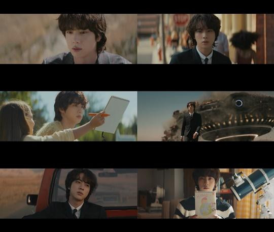 Jin gây ấn tượng với visual sáng cùng nét diễn xuất tự nhiên, tựa như Hoàng Tử Bé trong MV The Astronaut. Jin gây ấn tượng với visual sáng cùng nét diễn xuất tự nhiên, tựa như Hoàng Tử Bé trong MV The Astronaut.