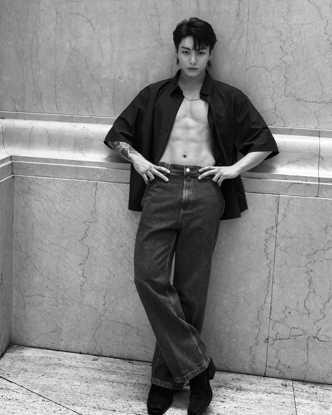 Hình ảnh Jung Kook chiếm trọn trang web và mạng xã hội của thương hiệu.