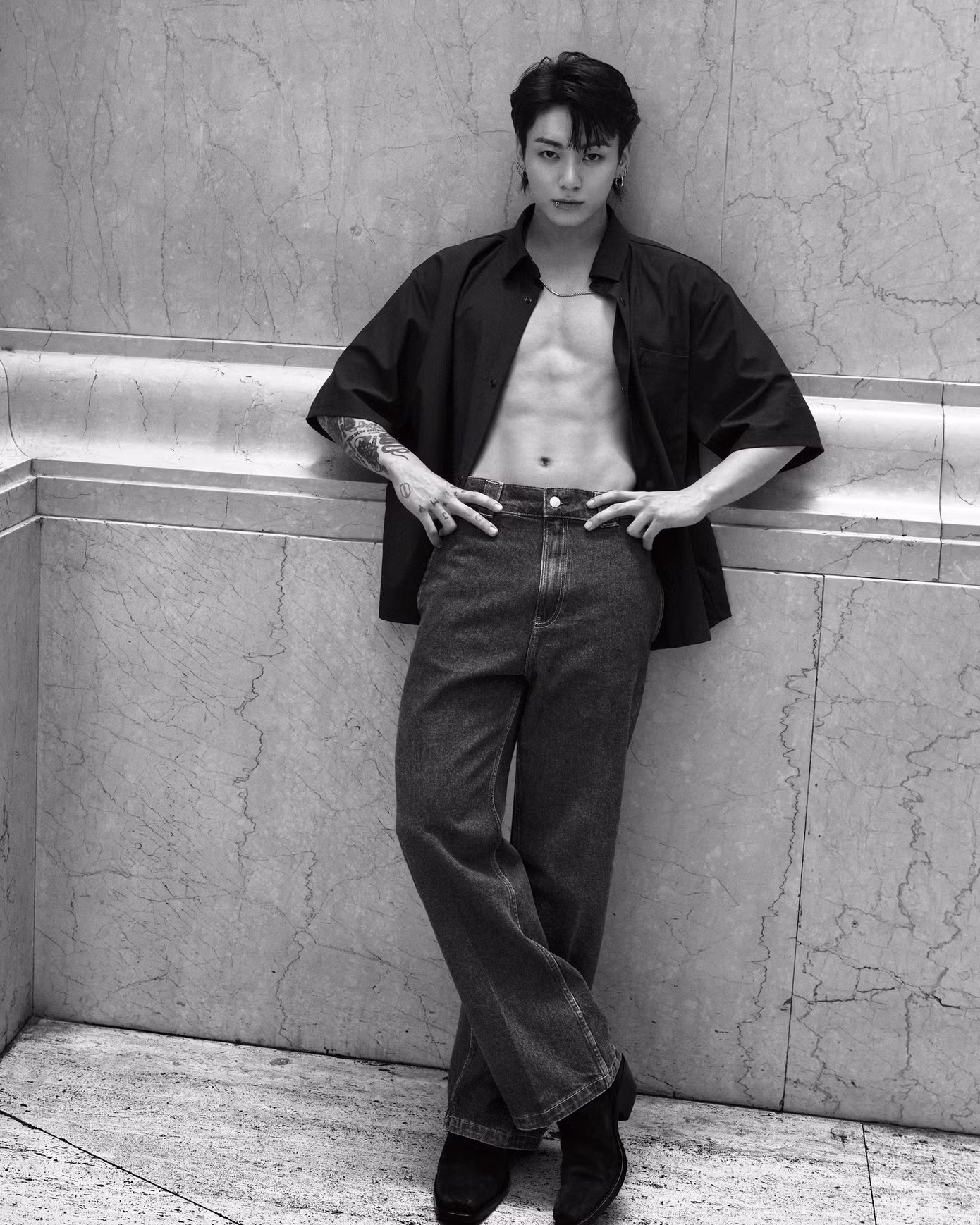 Hình ảnh Jung Kook chiếm trọn trang web và mạng xã hội của thương hiệu.