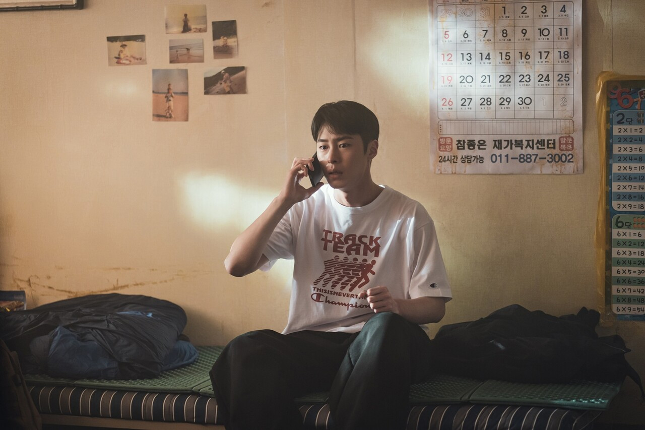 Bên cạnh những cảnh hành động, diễn xuất giàu cảm xúc của Lee Jae Wook cũng để lại dấu ấn sâu đậm với khán giả. Bên cạnh những cảnh hành động, diễn xuất giàu cảm xúc của Lee Jae Wook cũng để lại dấu ấn sâu đậm với khán giả.