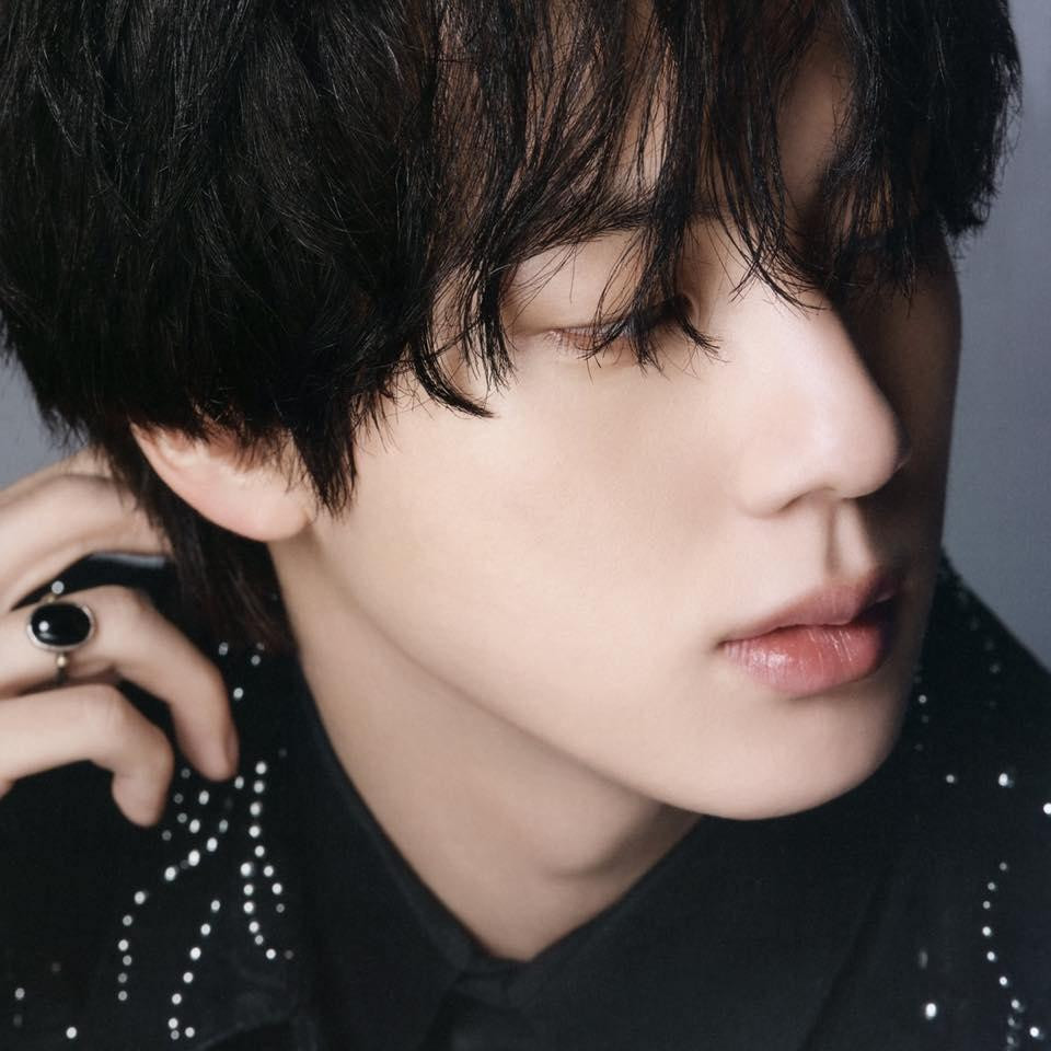 Anh cả Jin sẽ chính thức thực hiện nghĩa vụ quân sự sau khi hoàn thành dự án solo. Anh cả Jin sẽ chính thức thực hiện nghĩa vụ quân sự sau khi hoàn thành dự án solo.