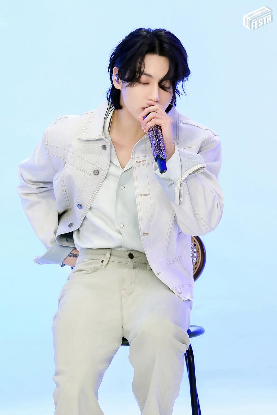 Lần ra mắt solo của Jung Kook đang nhận được nhiều sự quan tâm. Lần ra mắt solo của Jung Kook đang nhận được nhiều sự quan tâm.