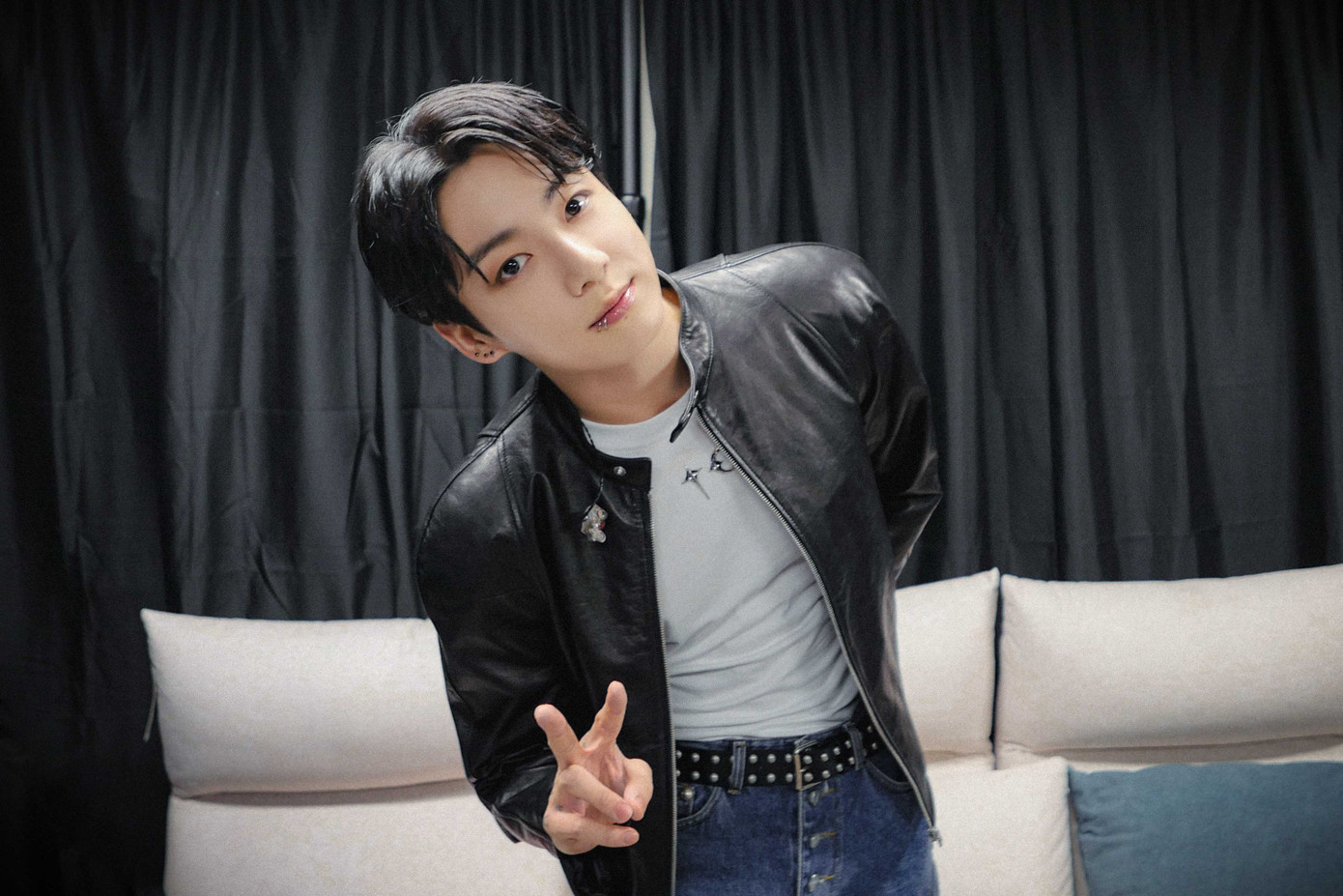 GOLDEN Live On Stage quy mô tuy nhỏ nhưng chất lượng "đỉnh khỏi bàn". GOLDEN Live On Stage quy mô tuy nhỏ nhưng chất lượng "đỉnh khỏi bàn".