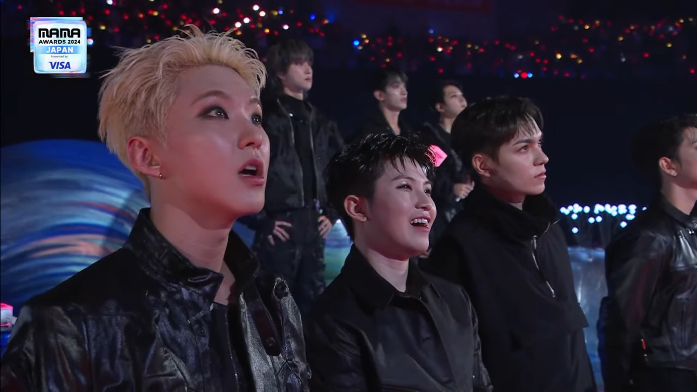 Không hổ danh fanboy "cứng" của BIGBANG, Hoshi (SEVENTEEN) và biểu cảm "mắt chữ A, mồm chữ O" sau thông báo màn trình diễn của BIGBANG khiến fan cười ngất.