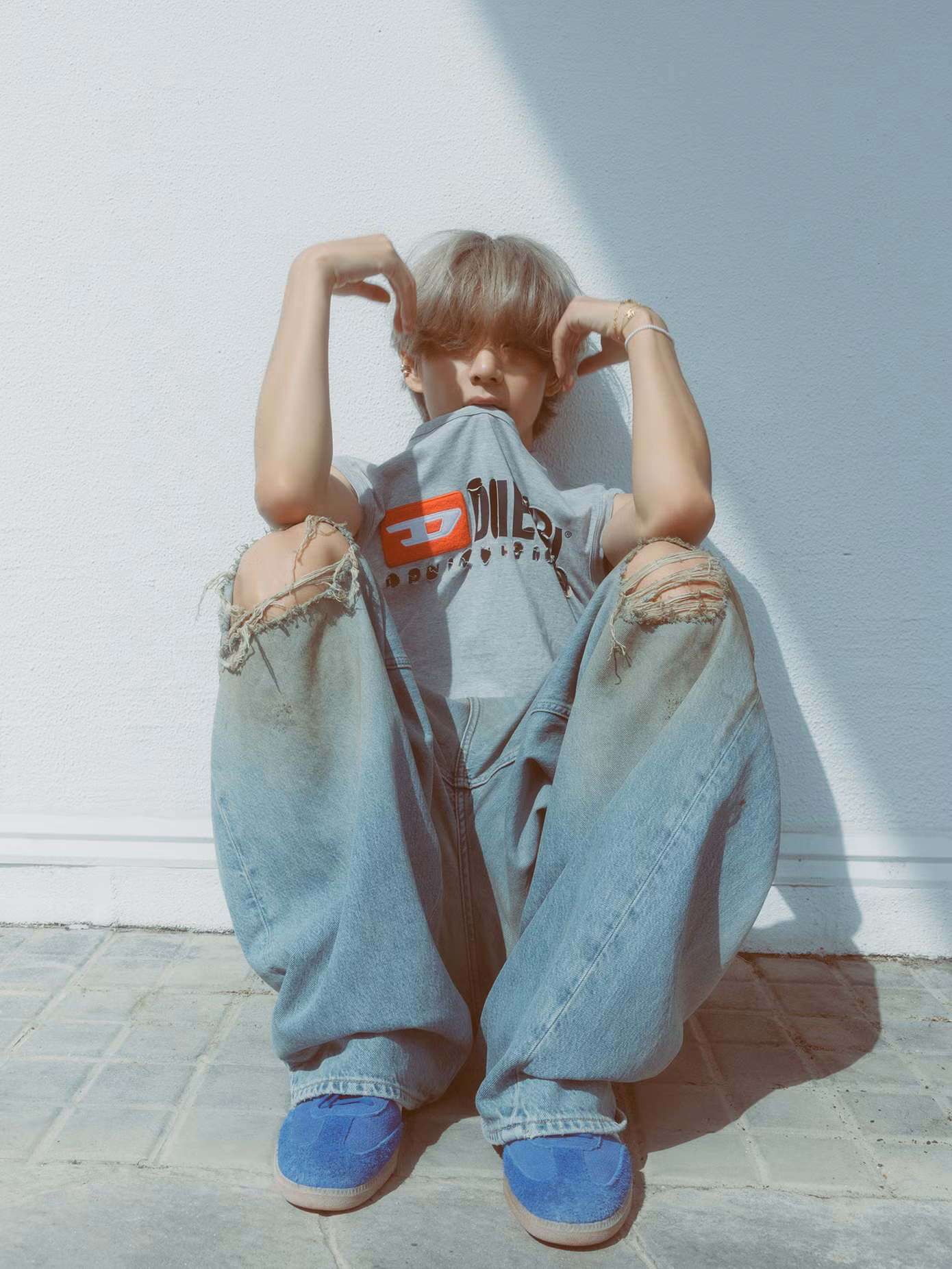 MV cho ca khúc B-Side Blue sẽ được phát hành vào ngày 13/9 tới.