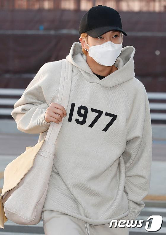 RM với phong cách gần gũi, thoải mái quen thuộc. - Ảnh: News1 RM với phong cách gần gũi, thoải mái quen thuộc. - Ảnh: News1