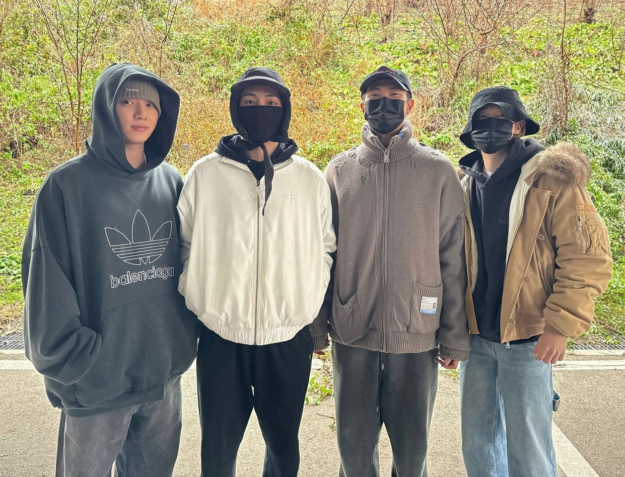 Hai thành viên cuối cùng là Jimin và Jung Kook sẽ cùng nhau nhập ngũ vào ngày mai 12/12. Hai thành viên cuối cùng là Jimin và Jung Kook sẽ cùng nhau nhập ngũ vào ngày mai 12/12.