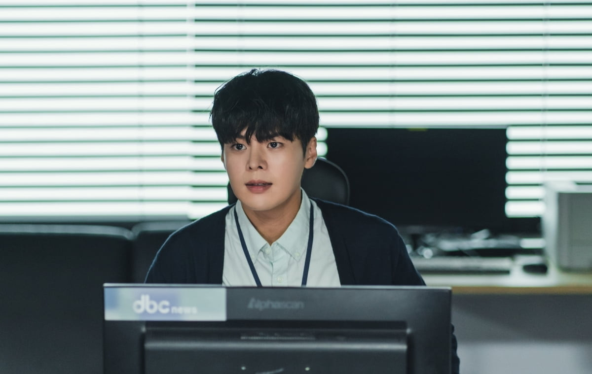 Sau vai diễn thành công trong Dưa Hấu Lấp Lánh, Ryeoun được kỳ vọng tiếp tục bức phá trong hình ảnh mới. Sau vai diễn thành công trong Dưa Hấu Lấp Lánh, Ryeoun được kỳ vọng tiếp tục bức phá trong hình ảnh mới.