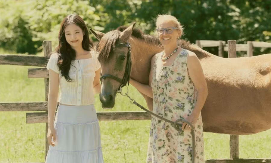 Jennie và Mami đã trở nên thân thiết sau 72 giờ, còn dặn dò nhau giữ gìn sức khỏe trước lúc chia tay.