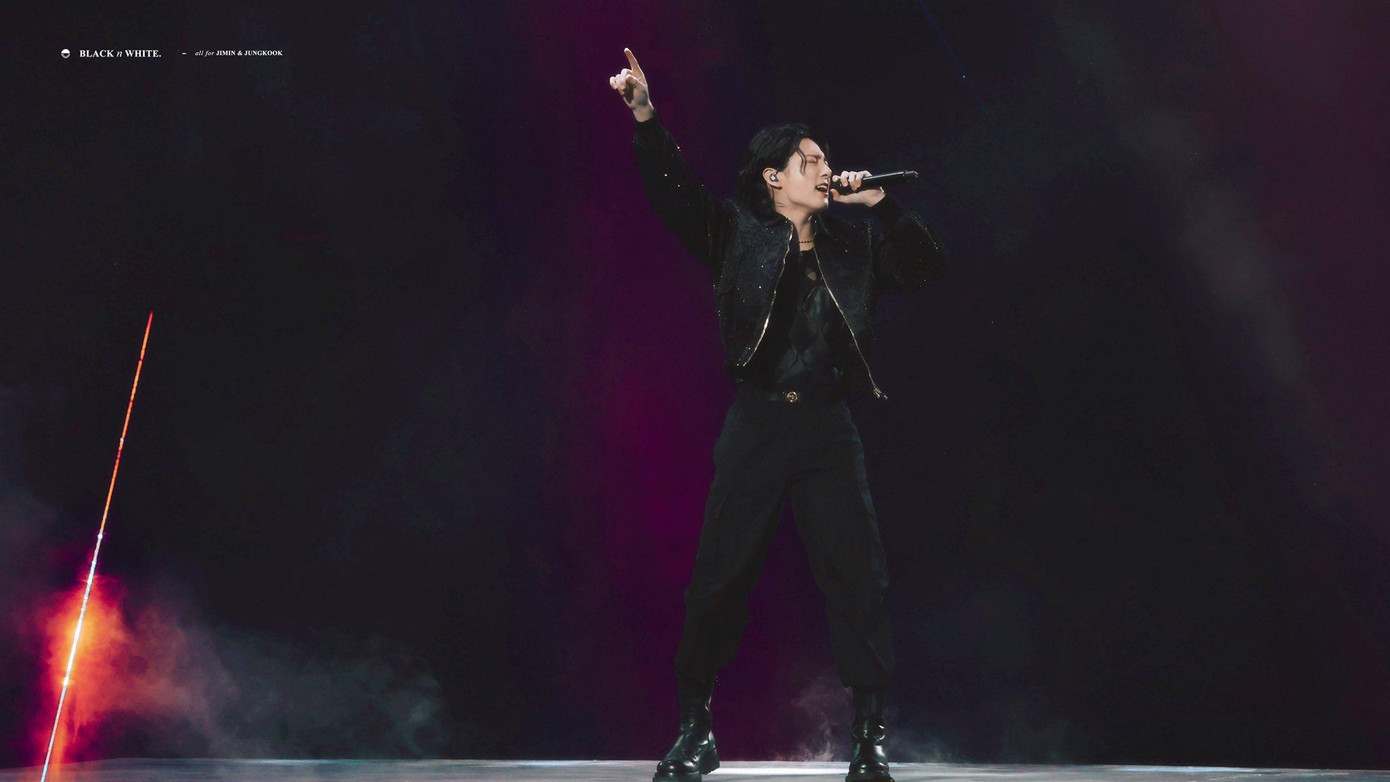 Jung Kook đã phá đảo mạng xã hội sau màn trình diễn tại lễ khai mạc World Cup. Jung Kook đã phá đảo mạng xã hội sau màn trình diễn tại lễ khai mạc World Cup.